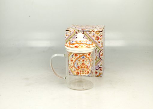 szklany kubek do herbaty z porcelanowym wkładme